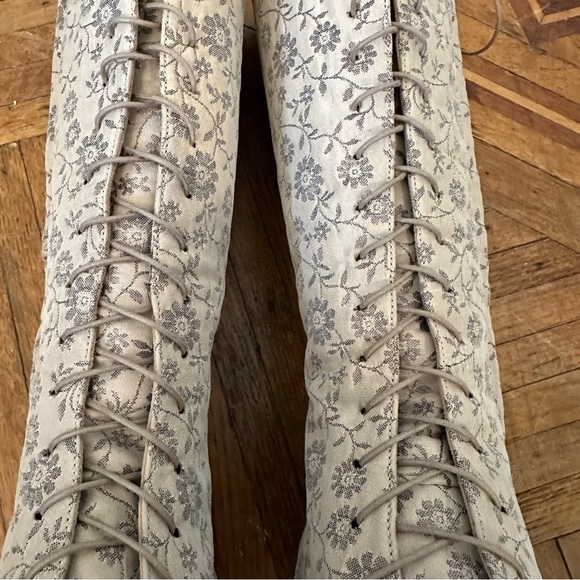 Anna Sui x Emma Hope Ivy Tapestry Lace-Up Boot - Picture 4 of 16